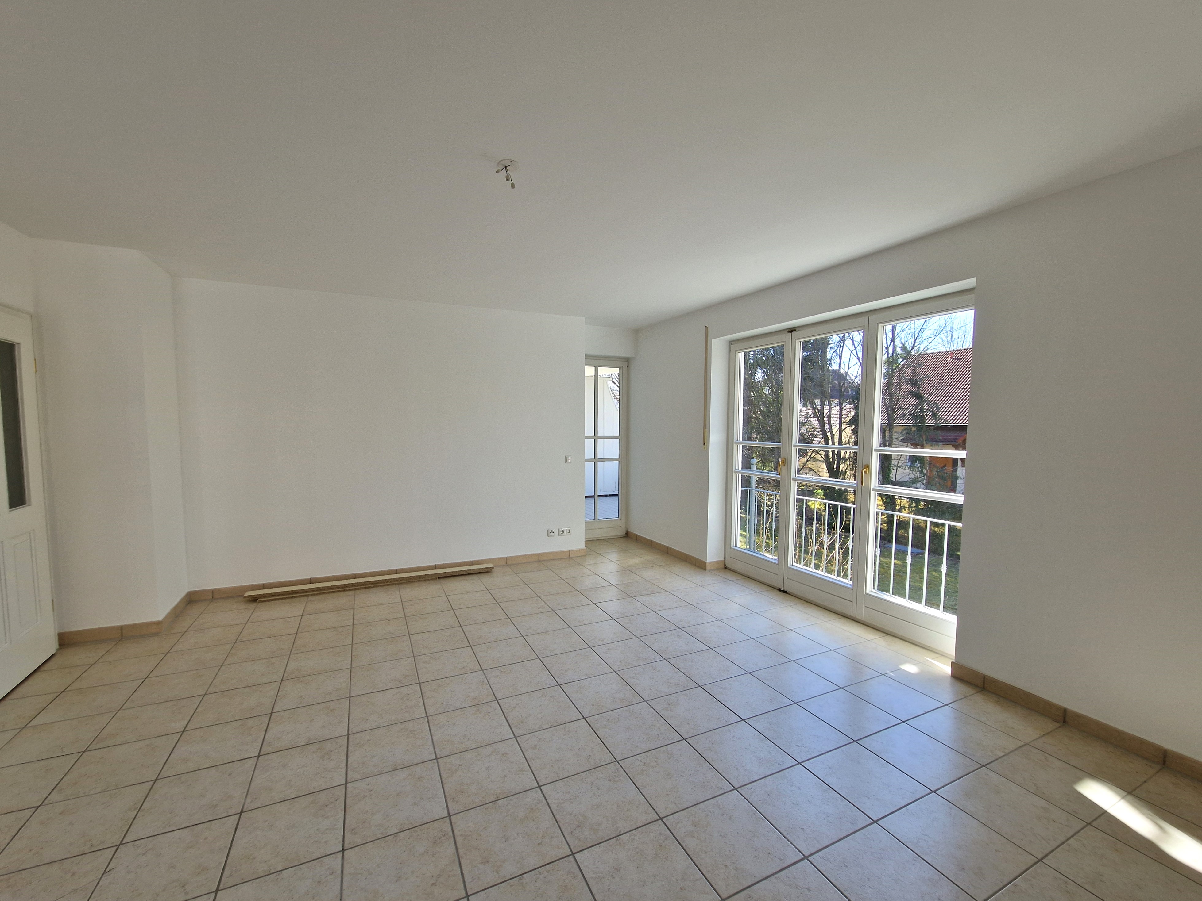 Wohnbereich mit Blick zur Loggia