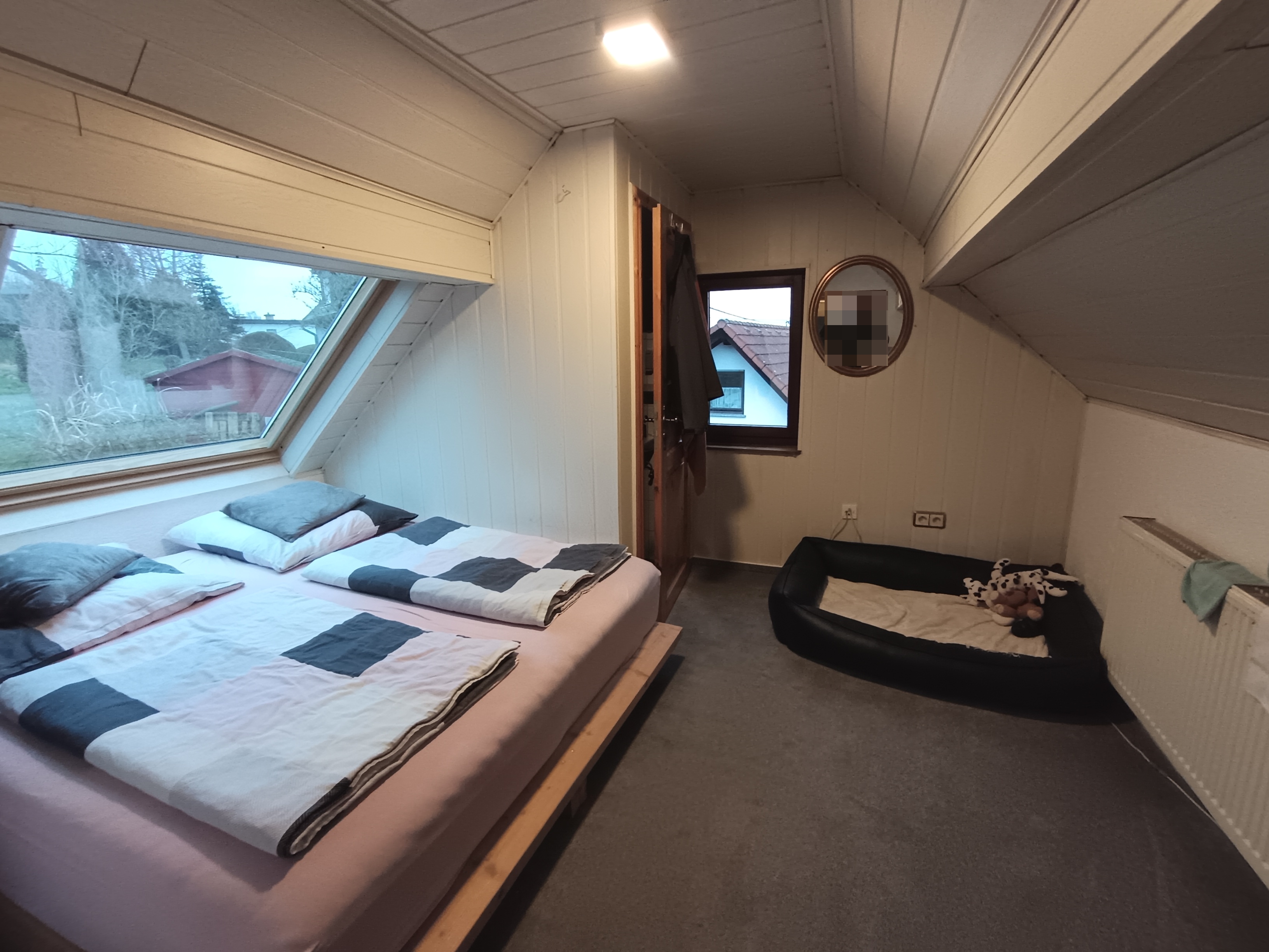 Schlafzimmer, DG