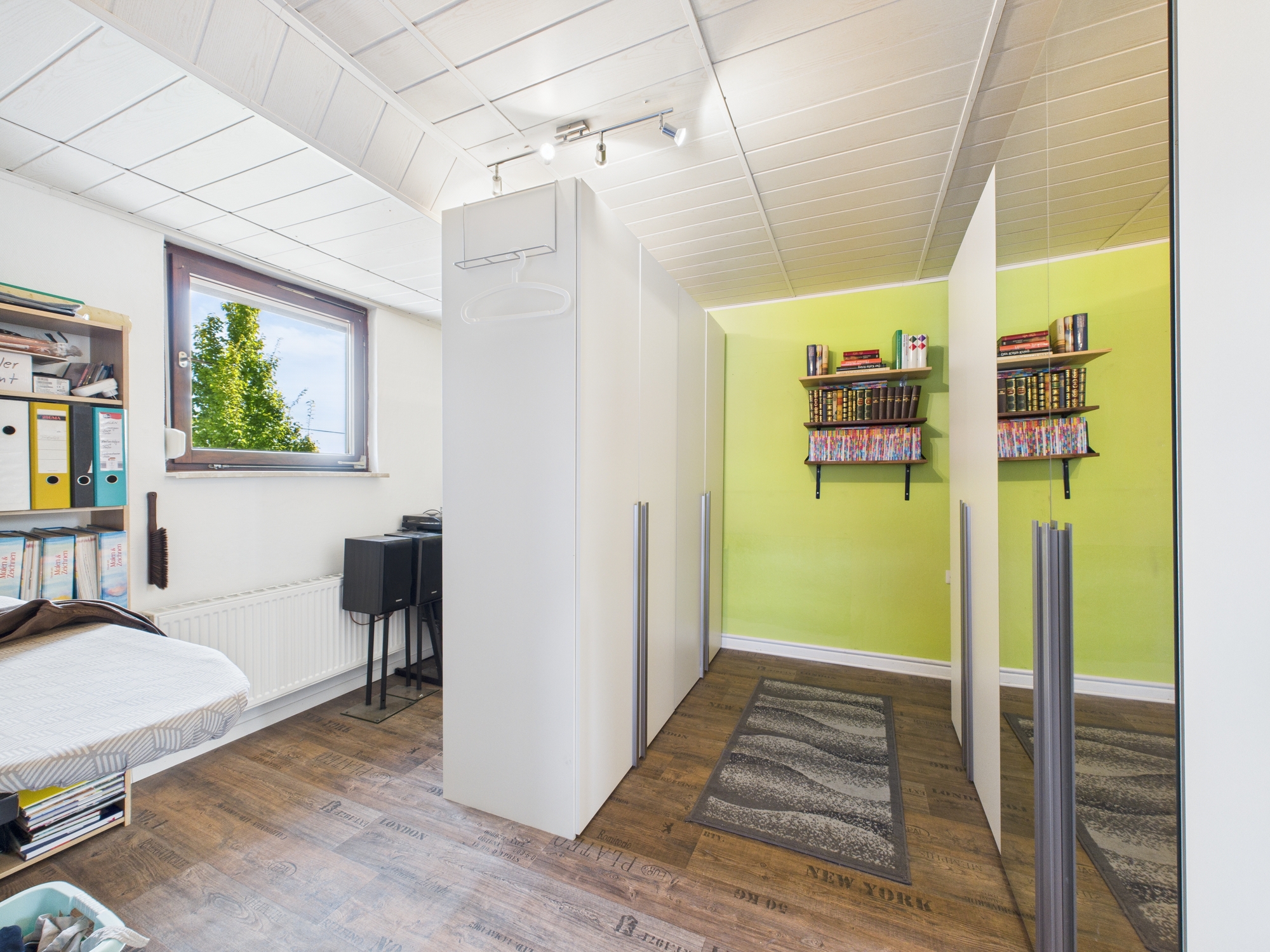 separater Kleiderraum