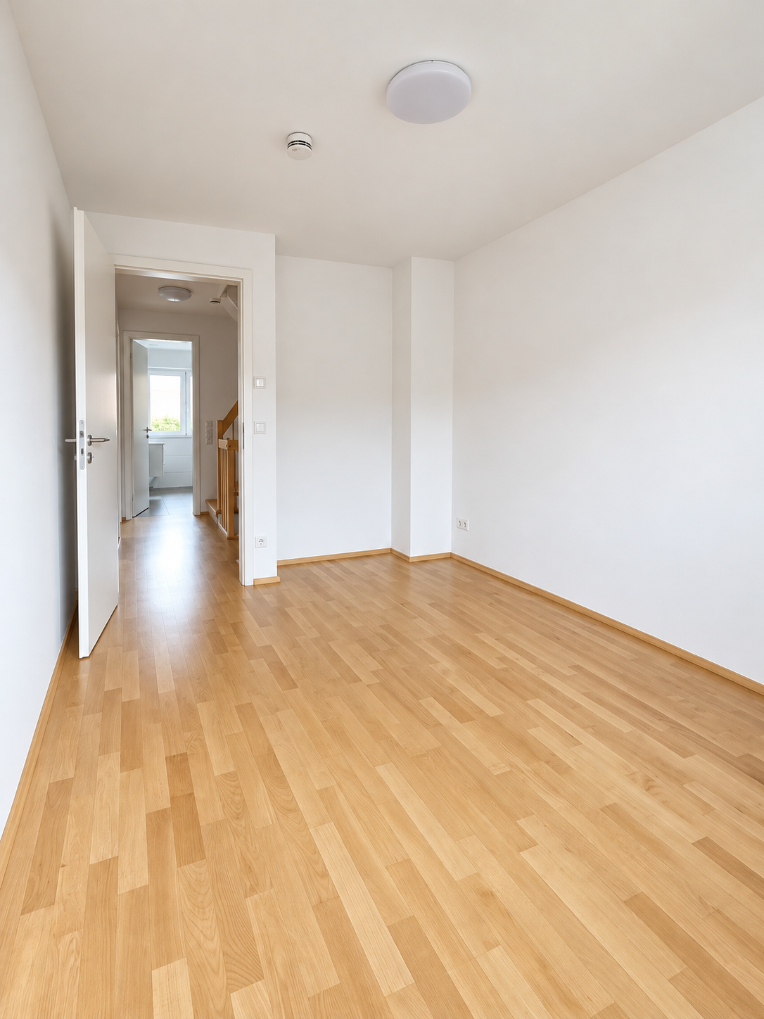 Kinderzimmer mit Blick zum Flur