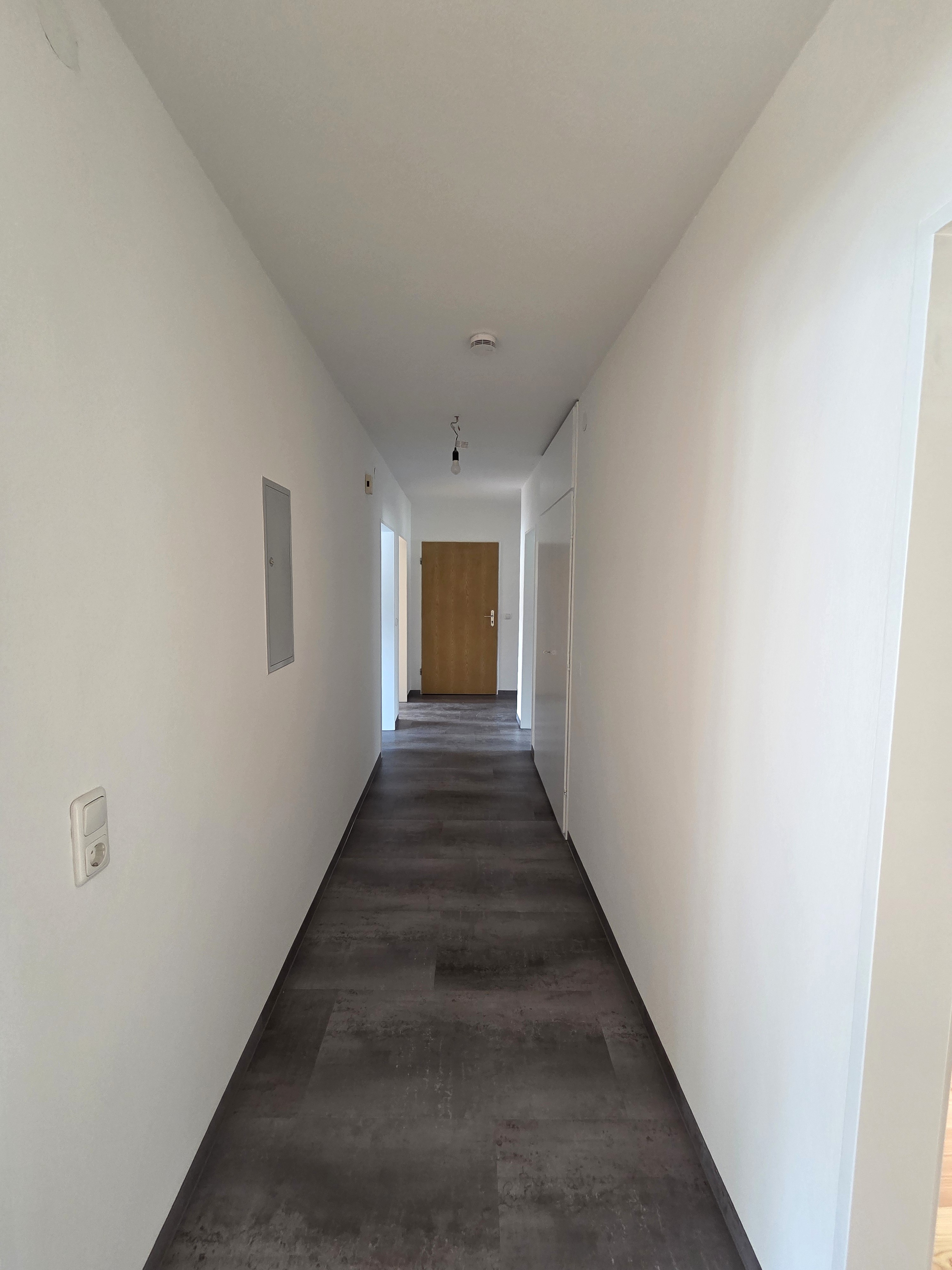 Flur mit Blick zum Eingangsbereich