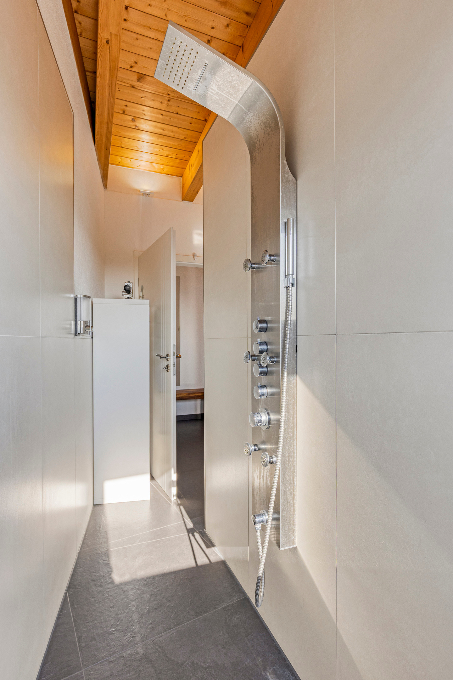 kleines Badezimmer mit Dusche