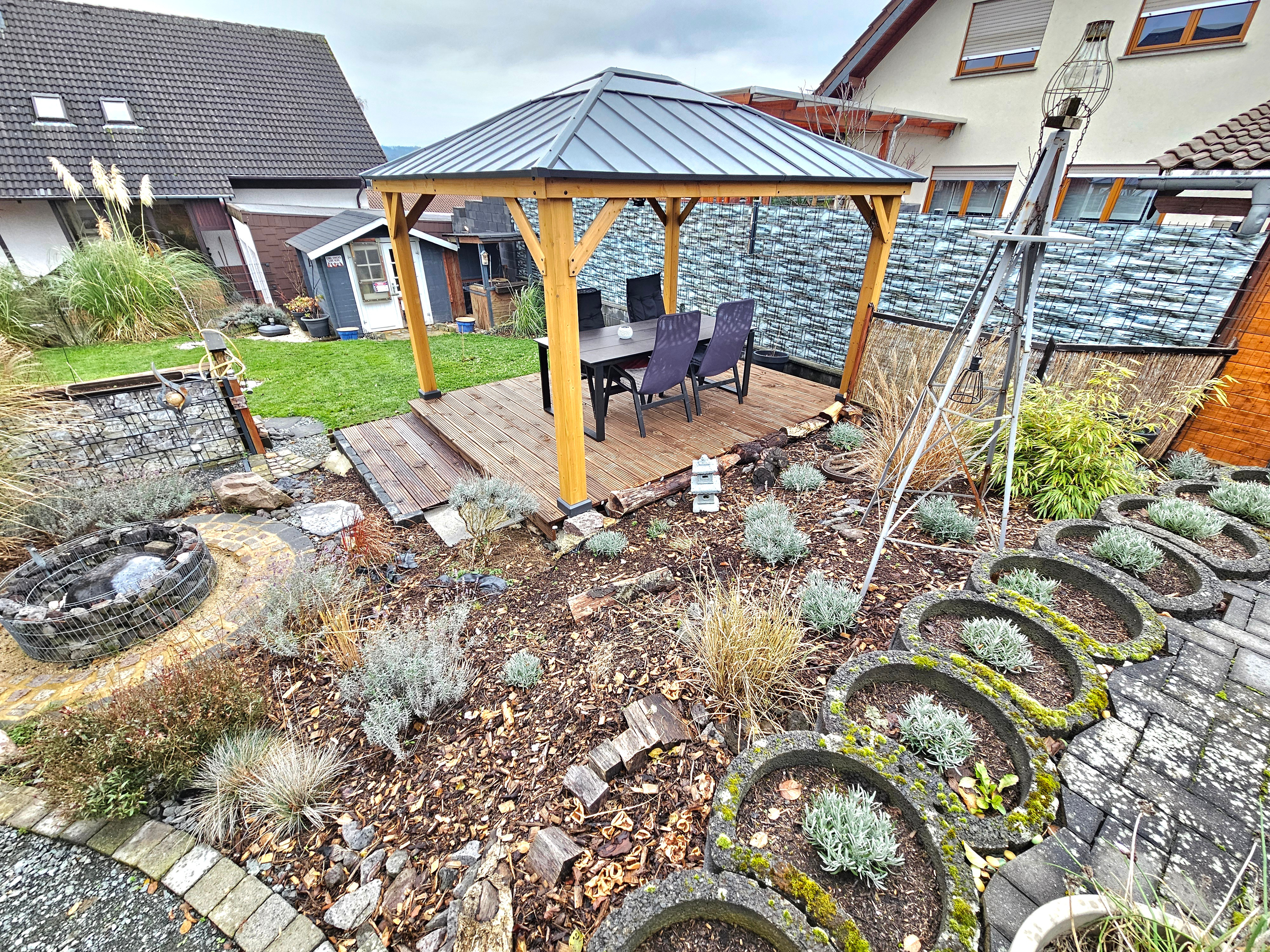 moderne Außenanlage