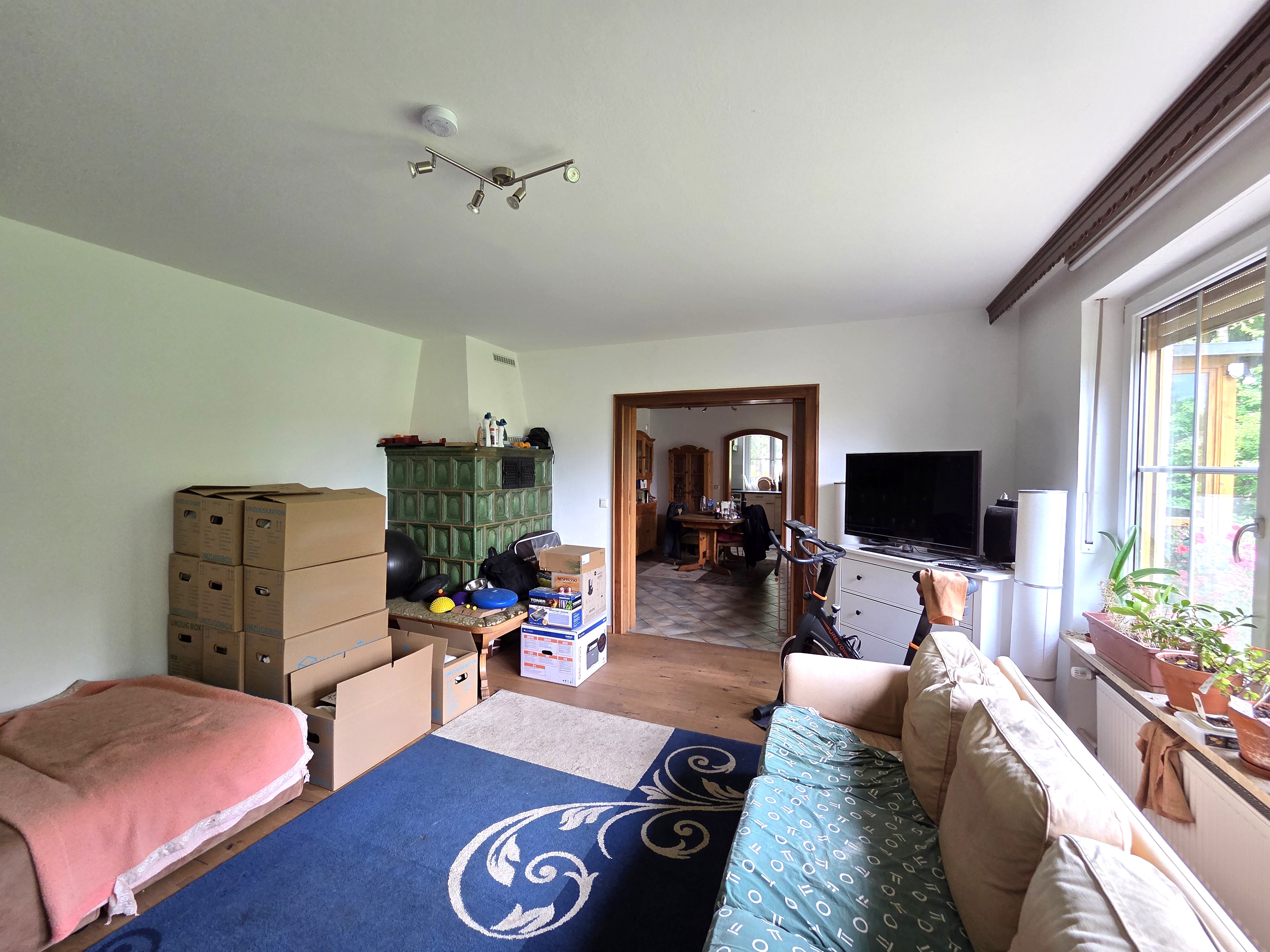 Wohnzimmer mit Blick zum Esszimmer
