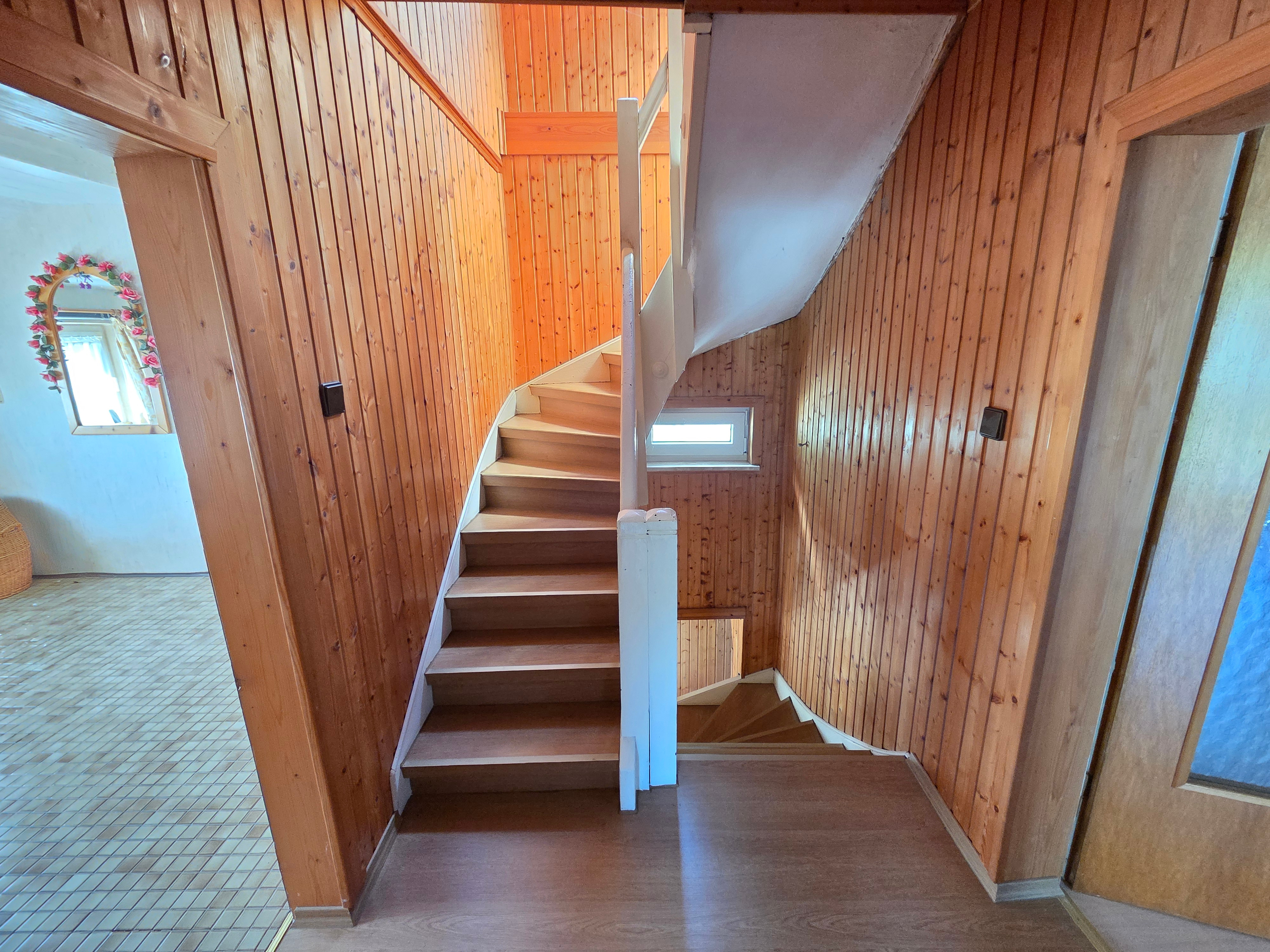 Flur / Treppe PG