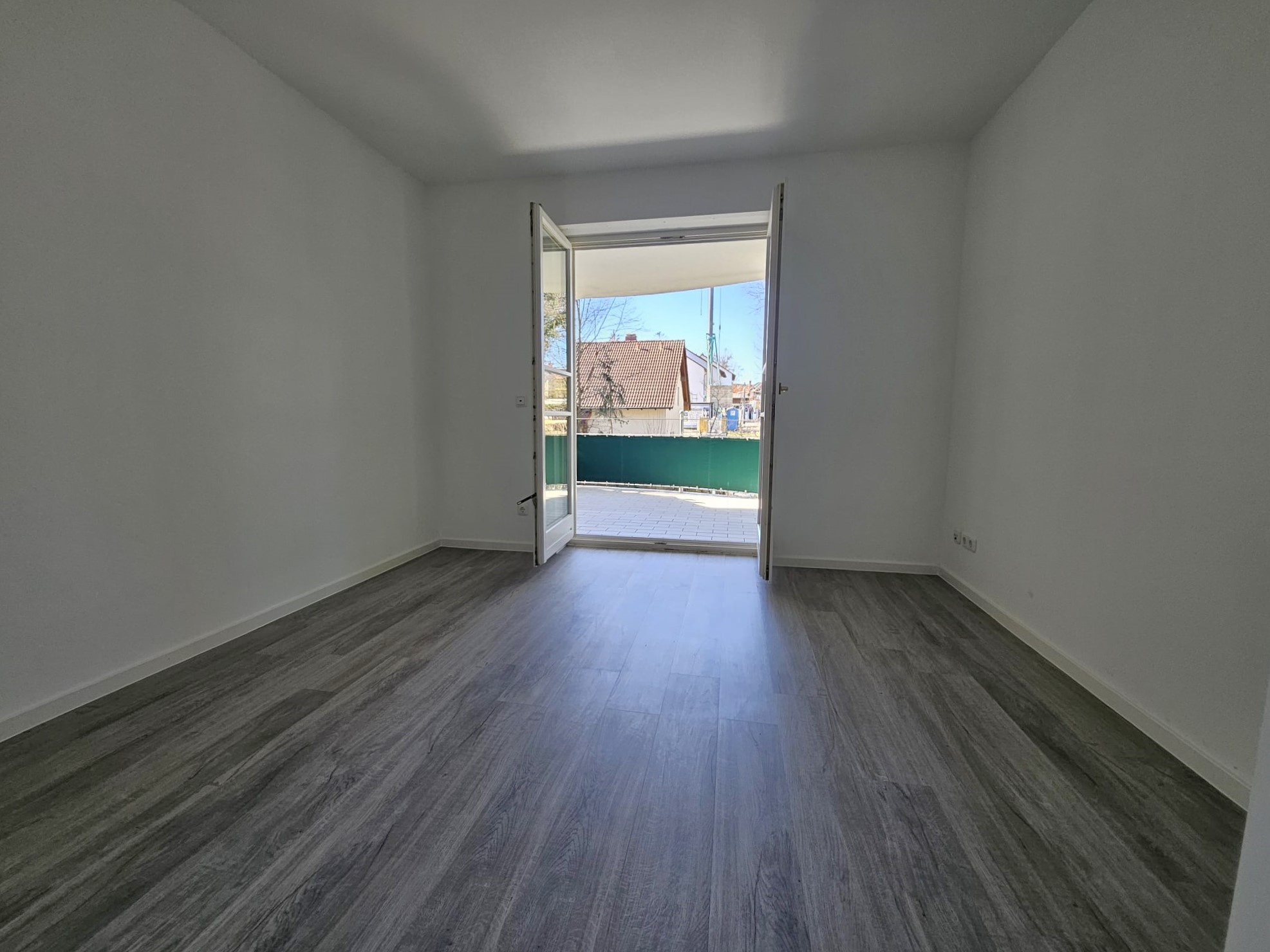 Arbeitszimmer mit Blick zur Loggia