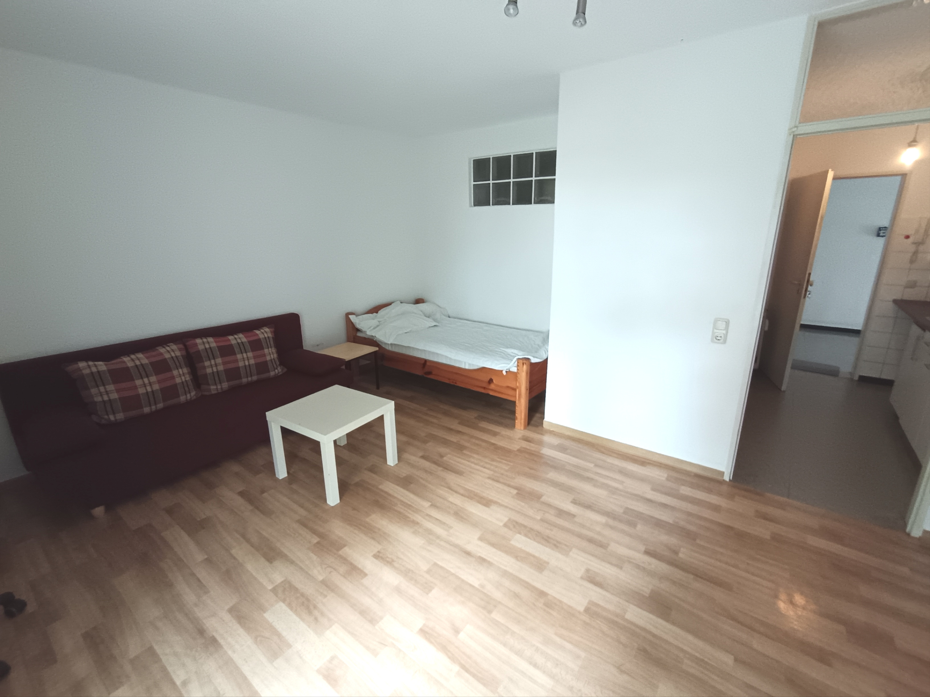 Wohn- und Schlafzimmer