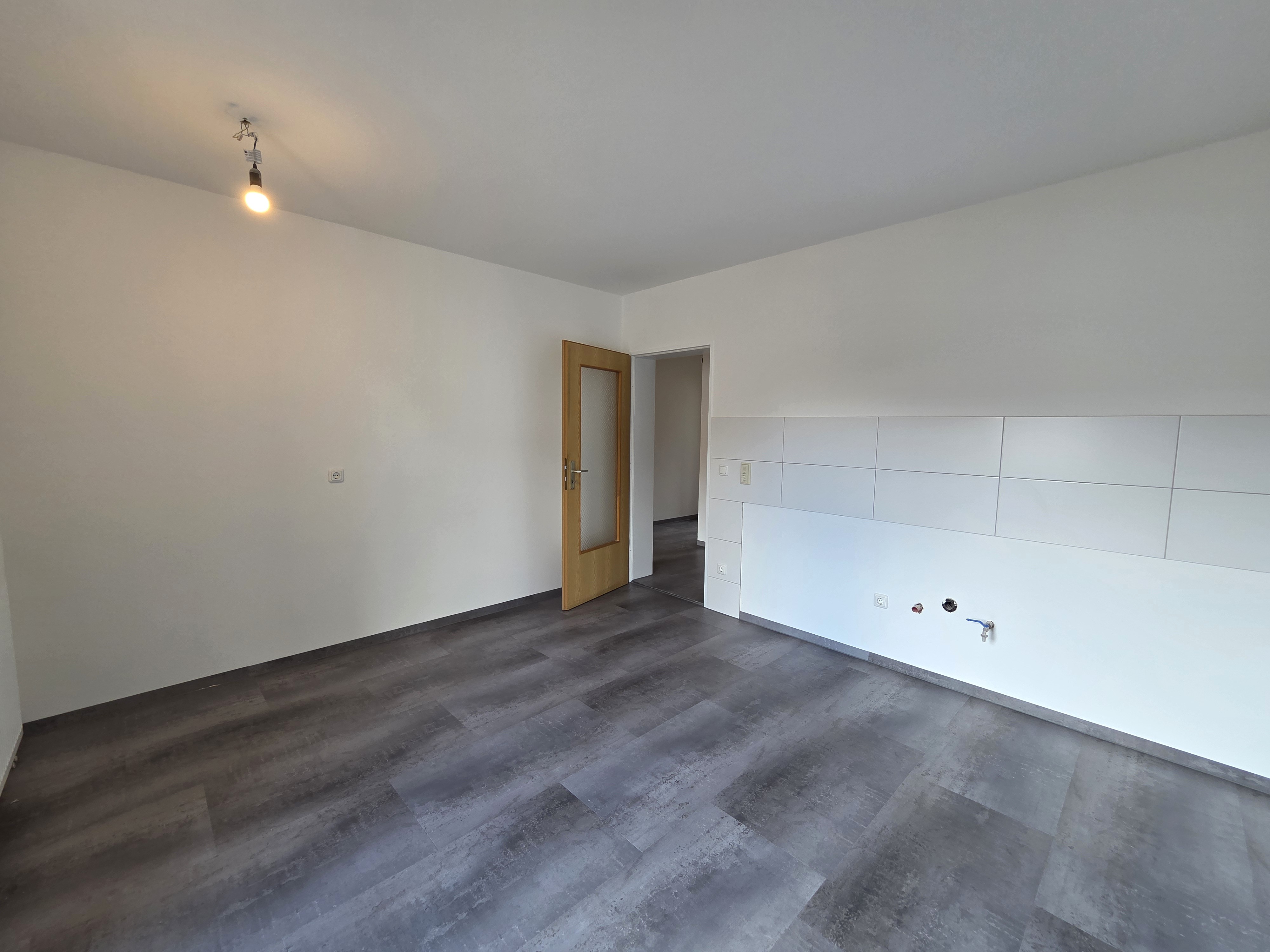 Küche mit Blick zum Flur