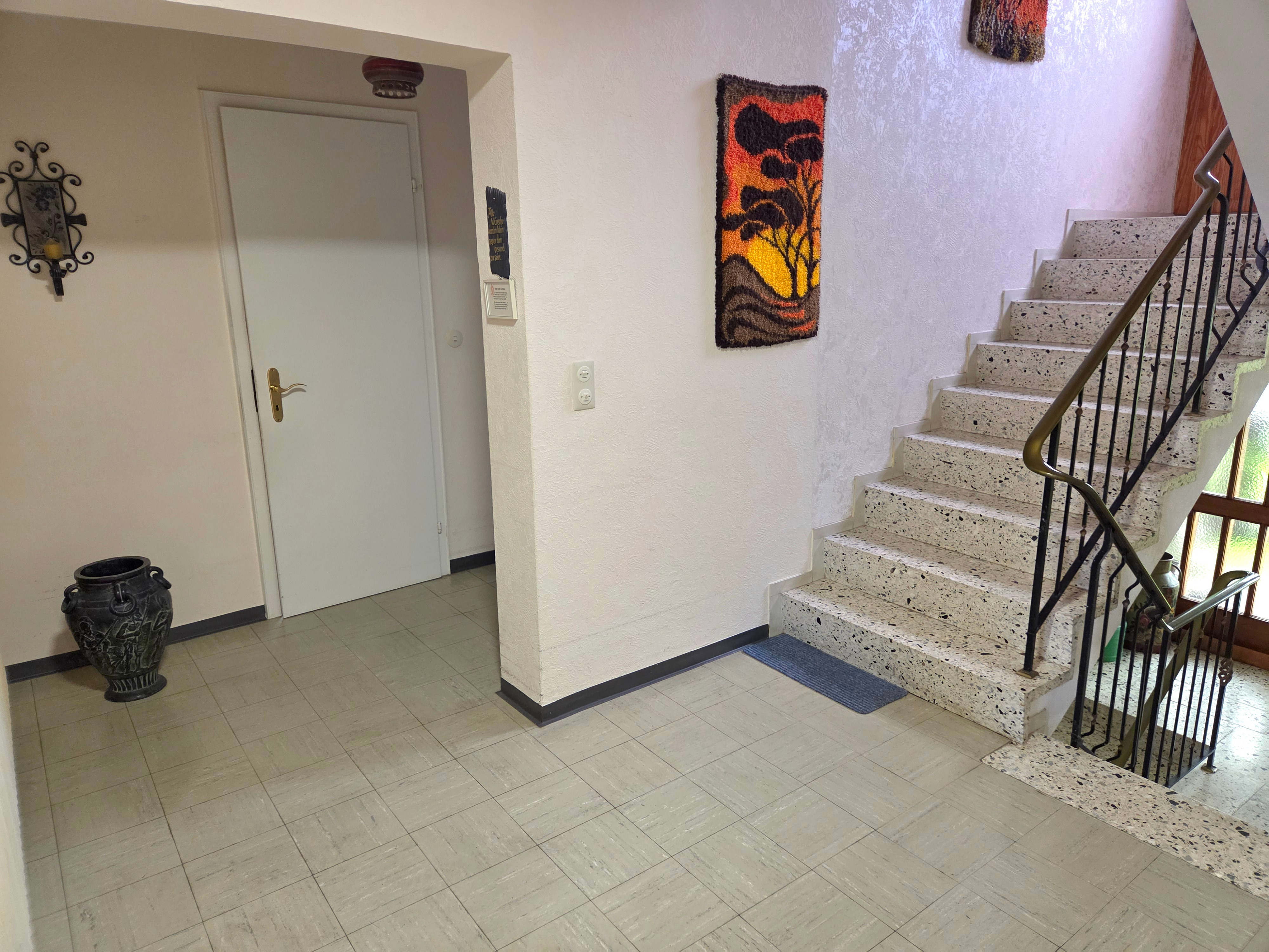 Flur / Treppe zum DG