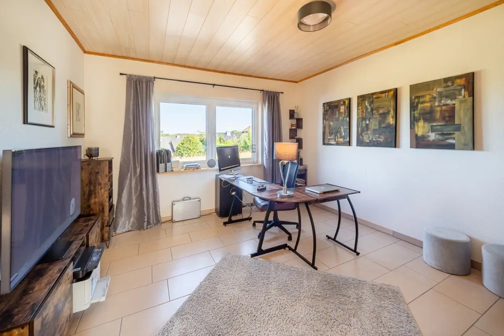 Arbeits o. Schlafzimmer