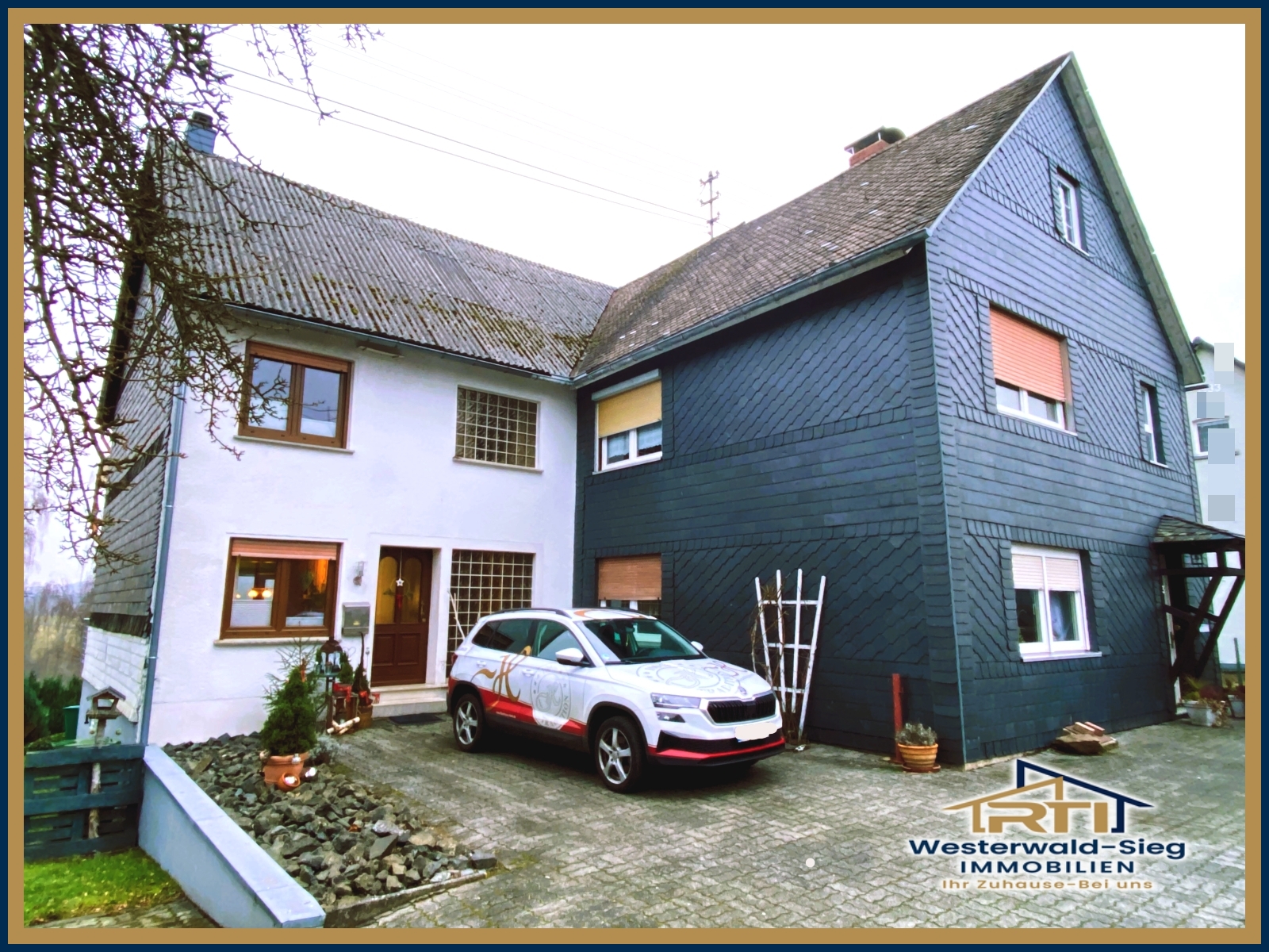 Zwei Wohnhäuser in ruhiger Lage