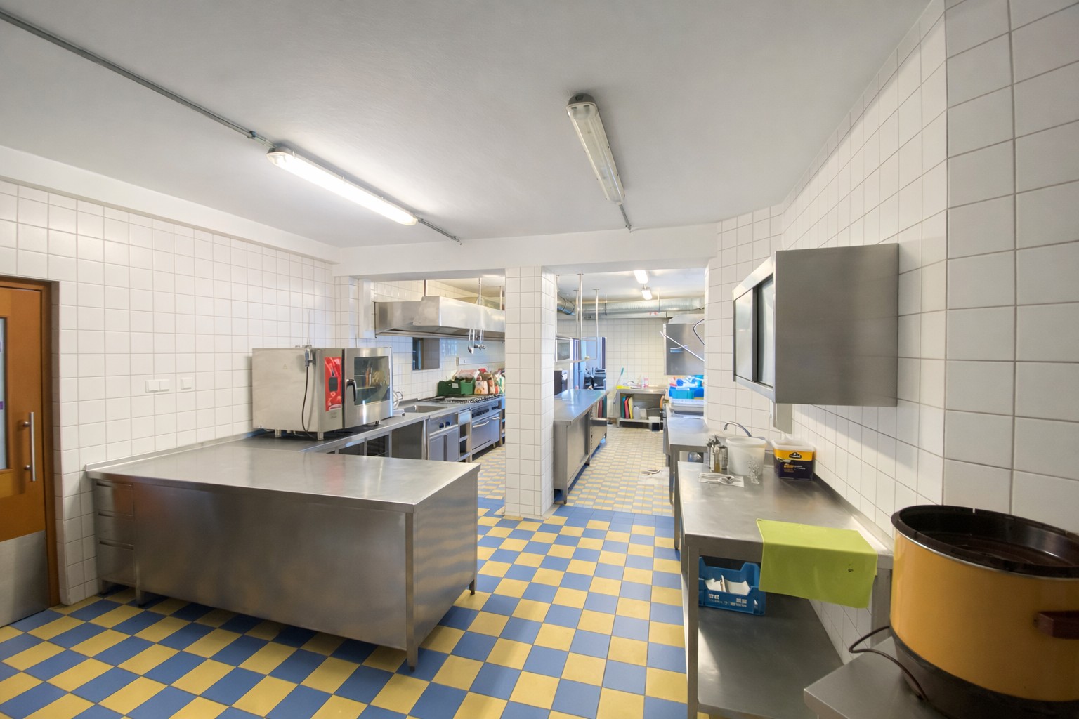 voll ausgestattete Küche