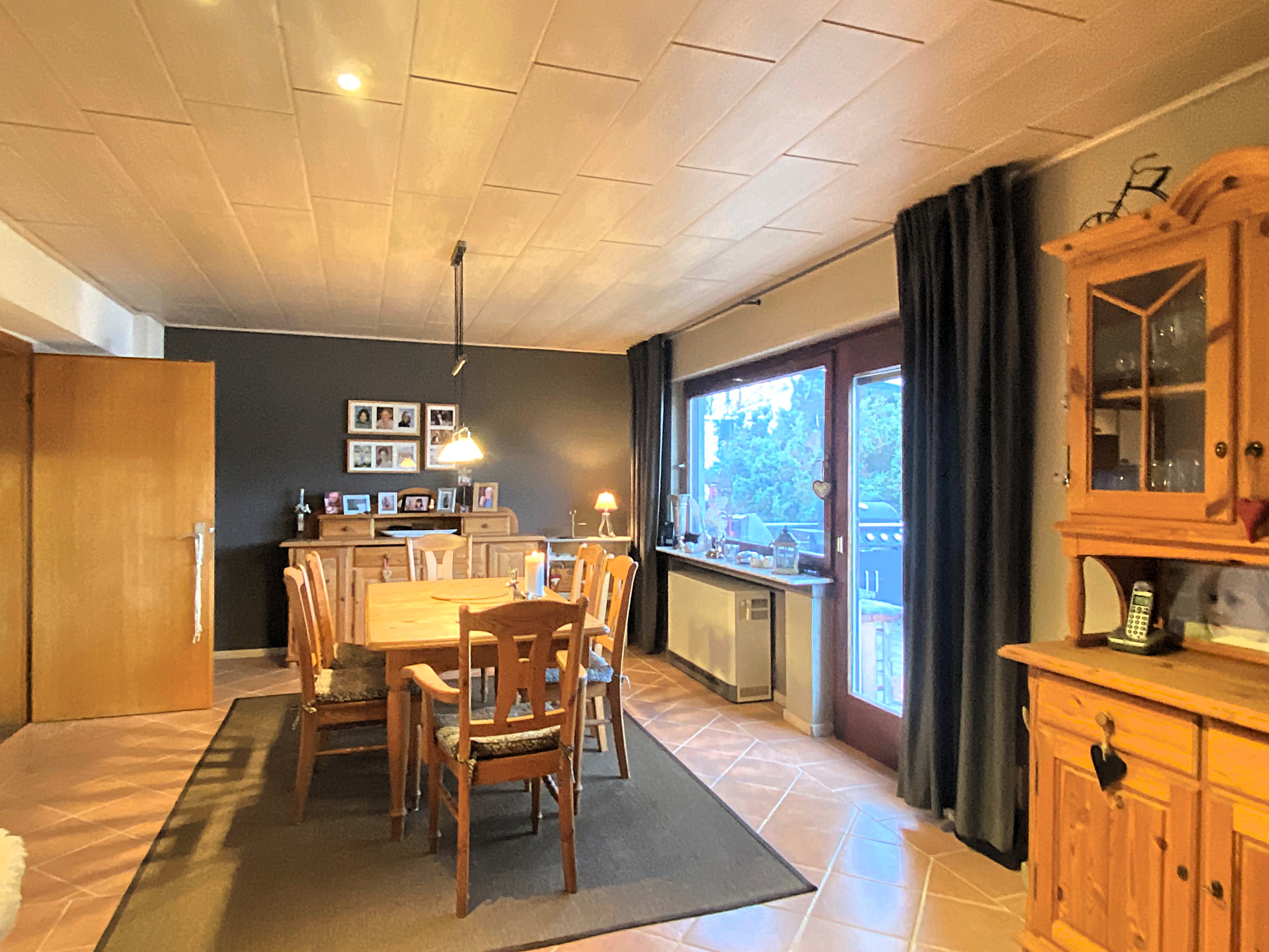 Haus 1971 - Essbreich EG mit Ausgang....