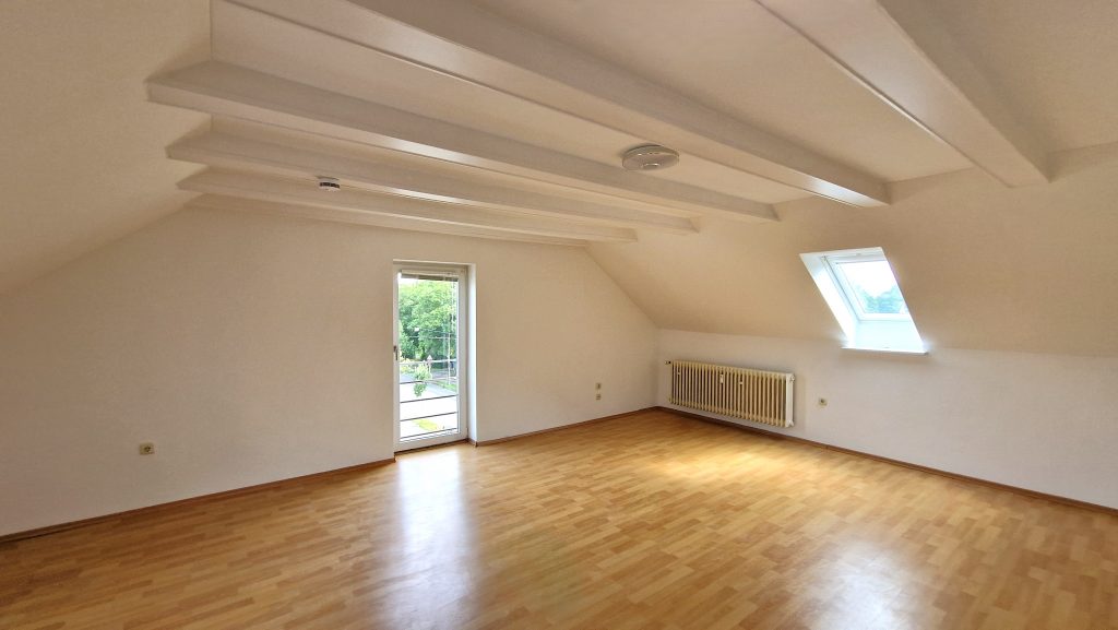 Charmante Dachgeschosswohnung in Augsburg-Hochzoll!