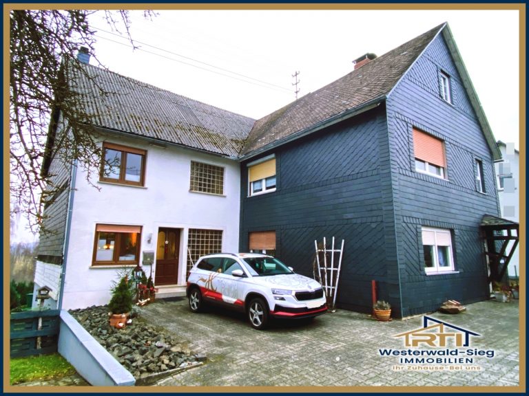 Zwei Wohnhäuser in ruhiger Lage