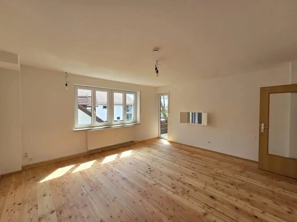 Vollständig renovierte 4-Zimmer-Wohnung mit großzügigem Raumangebot in Pastetten!